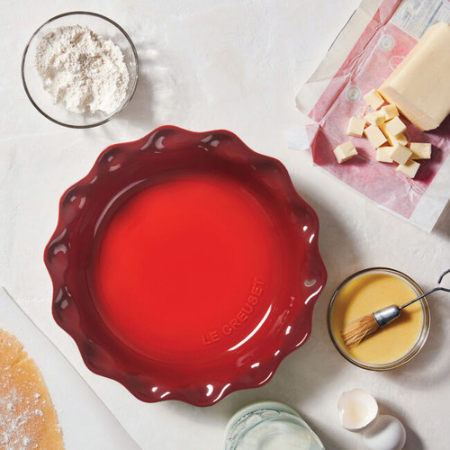 Le Creuset 9 inch Fluted Pie Dish - Cerise